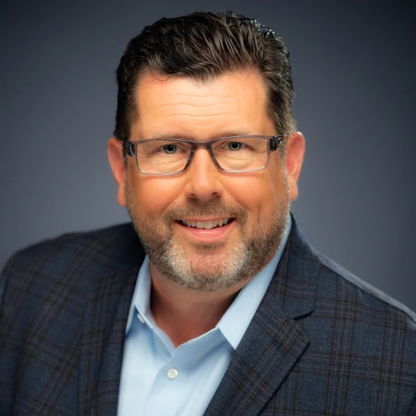 Headshot 2023 Rob Armistead 2